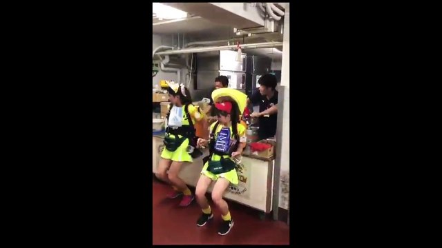 Changement express des fûts de bières des serveuses mobiles d'un stade de Baseball au Japon !