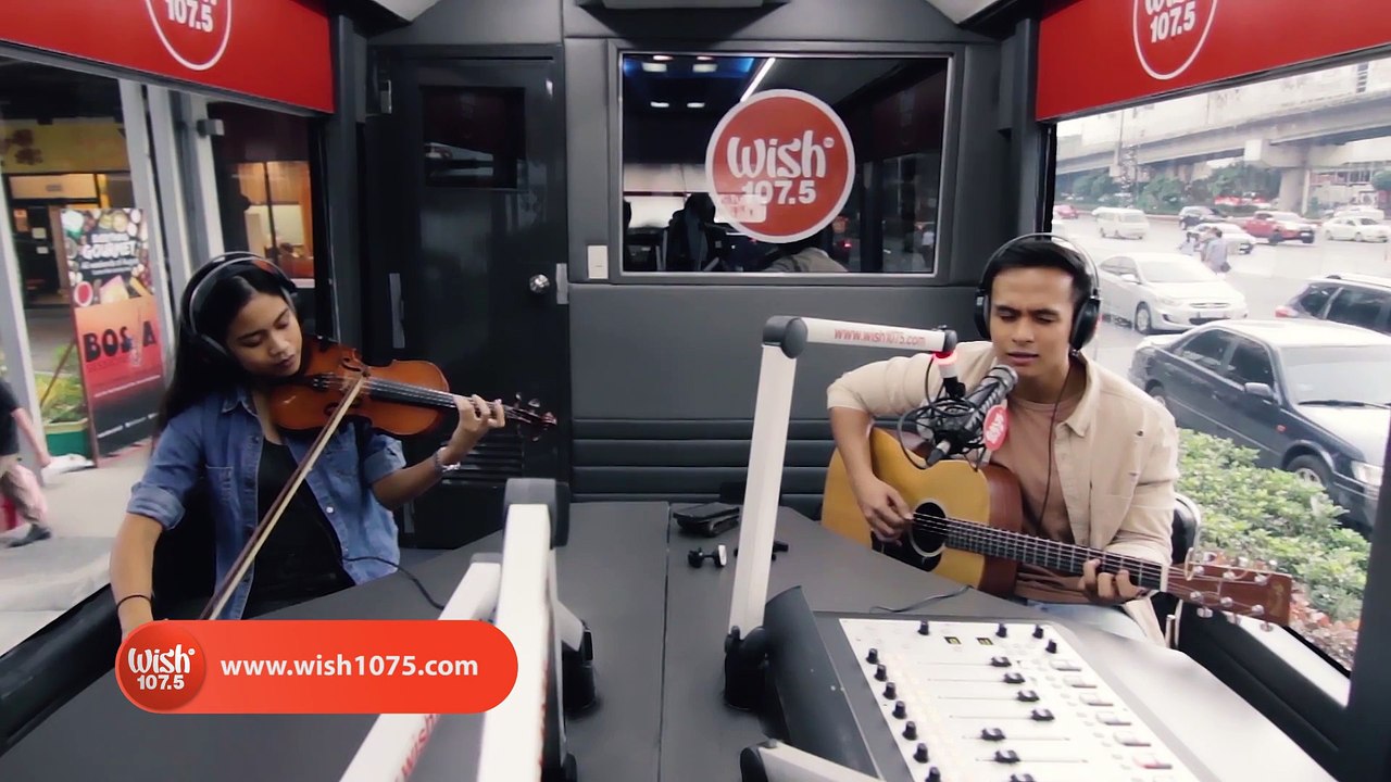 Dane Hipolito sings  Krayola  LIVE on Wish 107.5 Bus