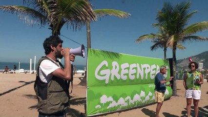 Rio: Greenpeace faz protesto contra desmatamento
