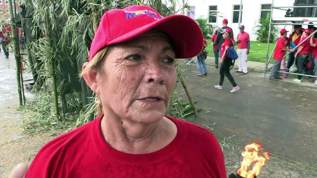 ¡Yanquis, fuera de aquí! : chavistas se preparan militarmente