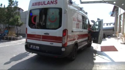 Deniz Keyfi Kötü Bitti... Denize Atlarken Kayalıklara Çakıldı