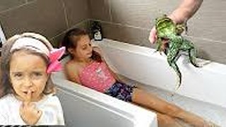 Little girl Pranks Her Sister with a REAL FROG