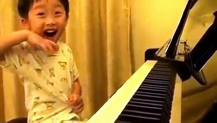 4 Year Old Boy Plays Piano Better Than Any Master 100%