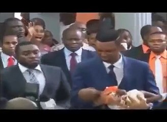 Vidéo: Incroyable, ce pasteur ramène à la vie un bébé. Regardez !