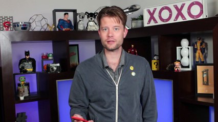 "PAVLOK" Shock Bracelet Connected to Twitter Shocks Man Until Battery Dies