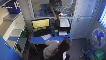 Bıçaklı Soyguncu Dehşeti Kamerada !