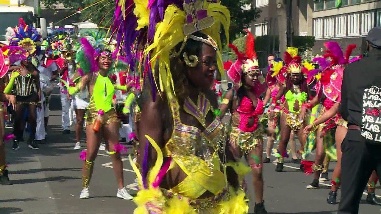 Carnaval de Notting Hill: une minute de silence pour Grenfell