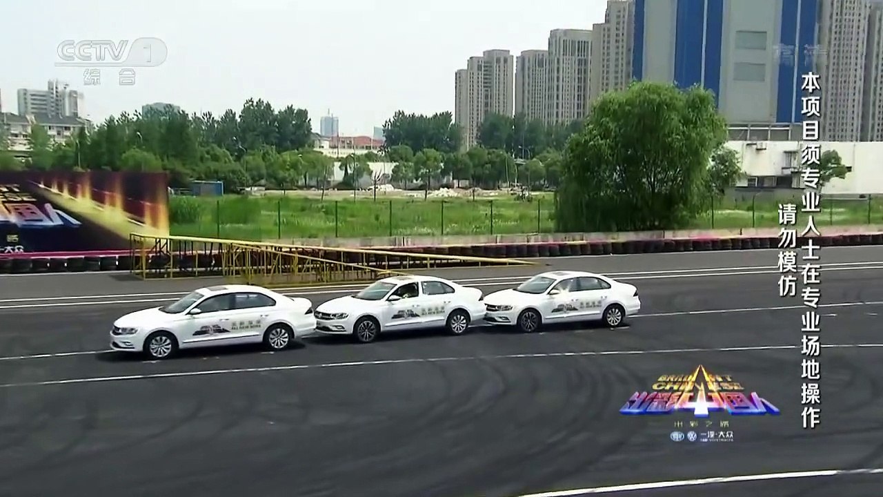 Ces pilotes font des cascades incroyable en voiture