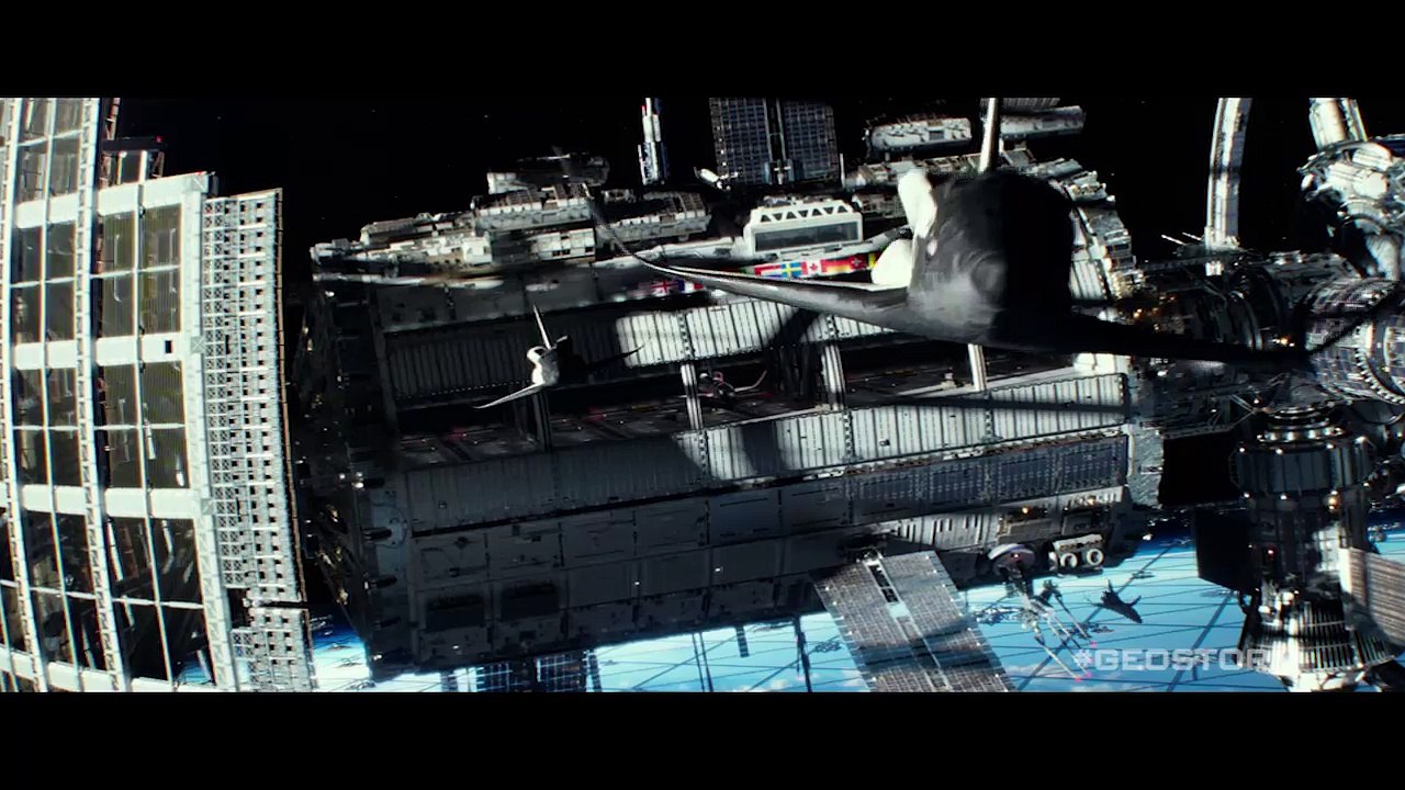 Sự chạm tráng căng thẳng giữa các bom tấn Hollywood