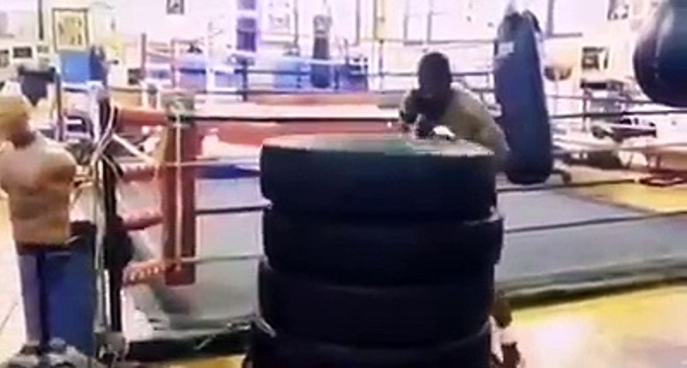 This man has serious blows!