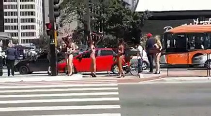 Mulher pelada faz um estrago...