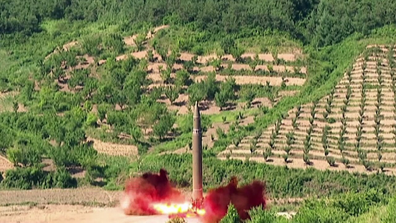 Corea del Norte lanza un misil balístico que sobrevoló Japón