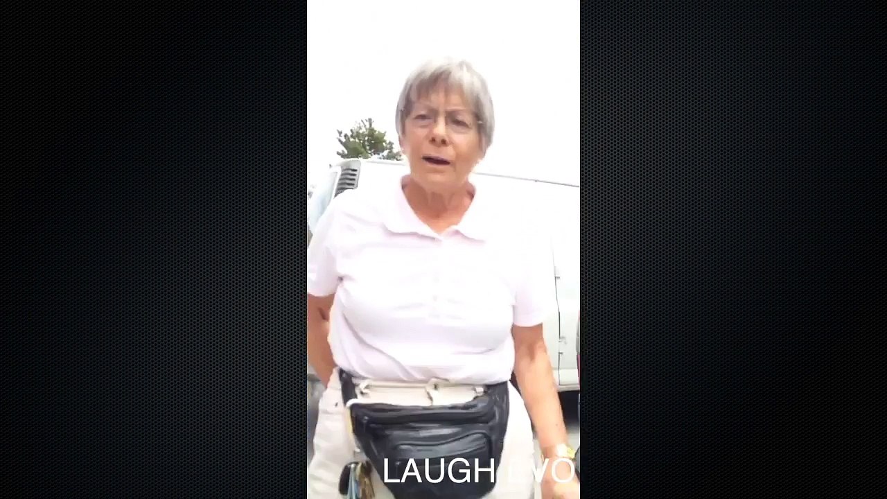 ULTIMATE PUBLIC FREAKOUT COMPILATION INSTANT KARMA ANGRY PEOPLE RACIST 2017 FAILS_clip1