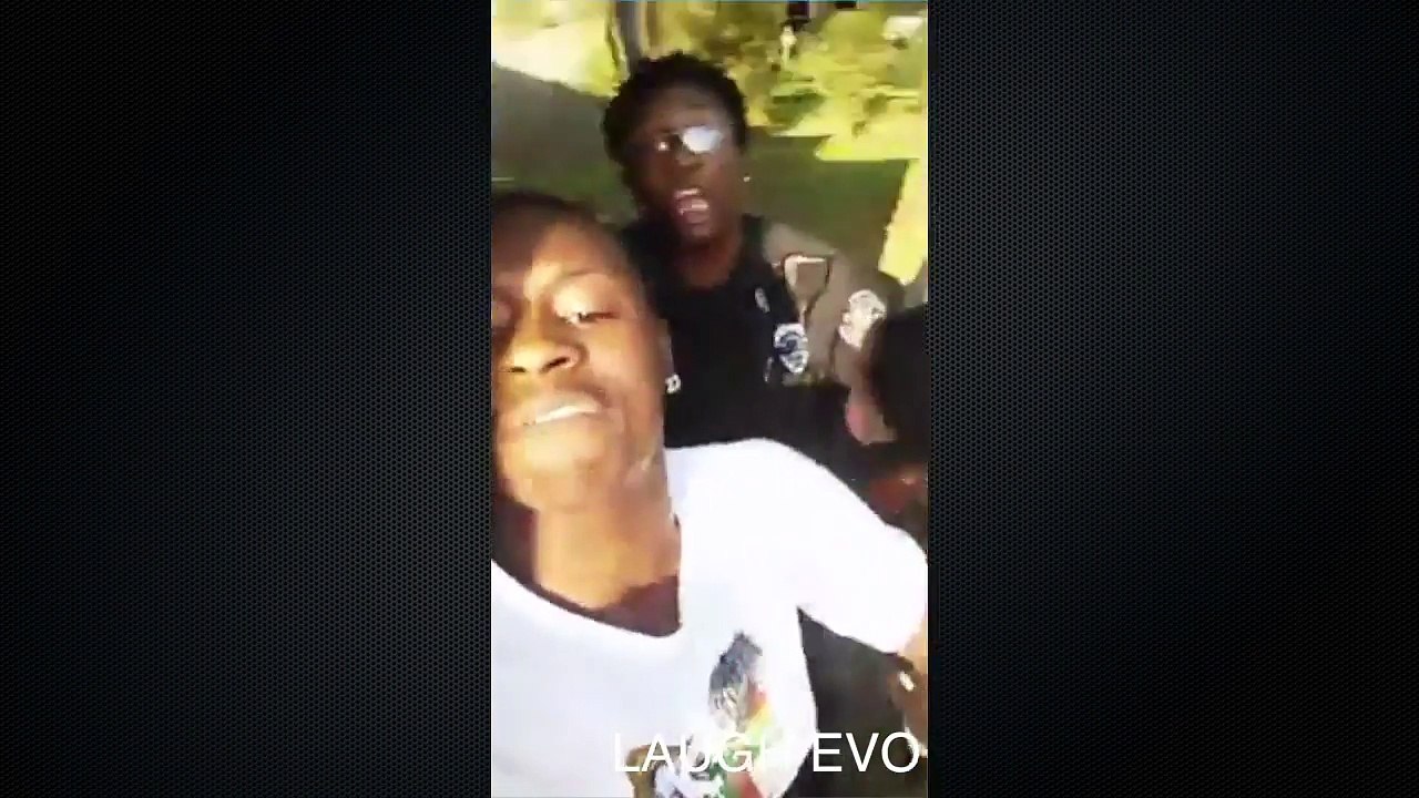 ULTIMATE PUBLIC FREAKOUT COMPILATION INSTANT KARMA ANGRY PEOPLE RACIST 2017 FAILS_clip5