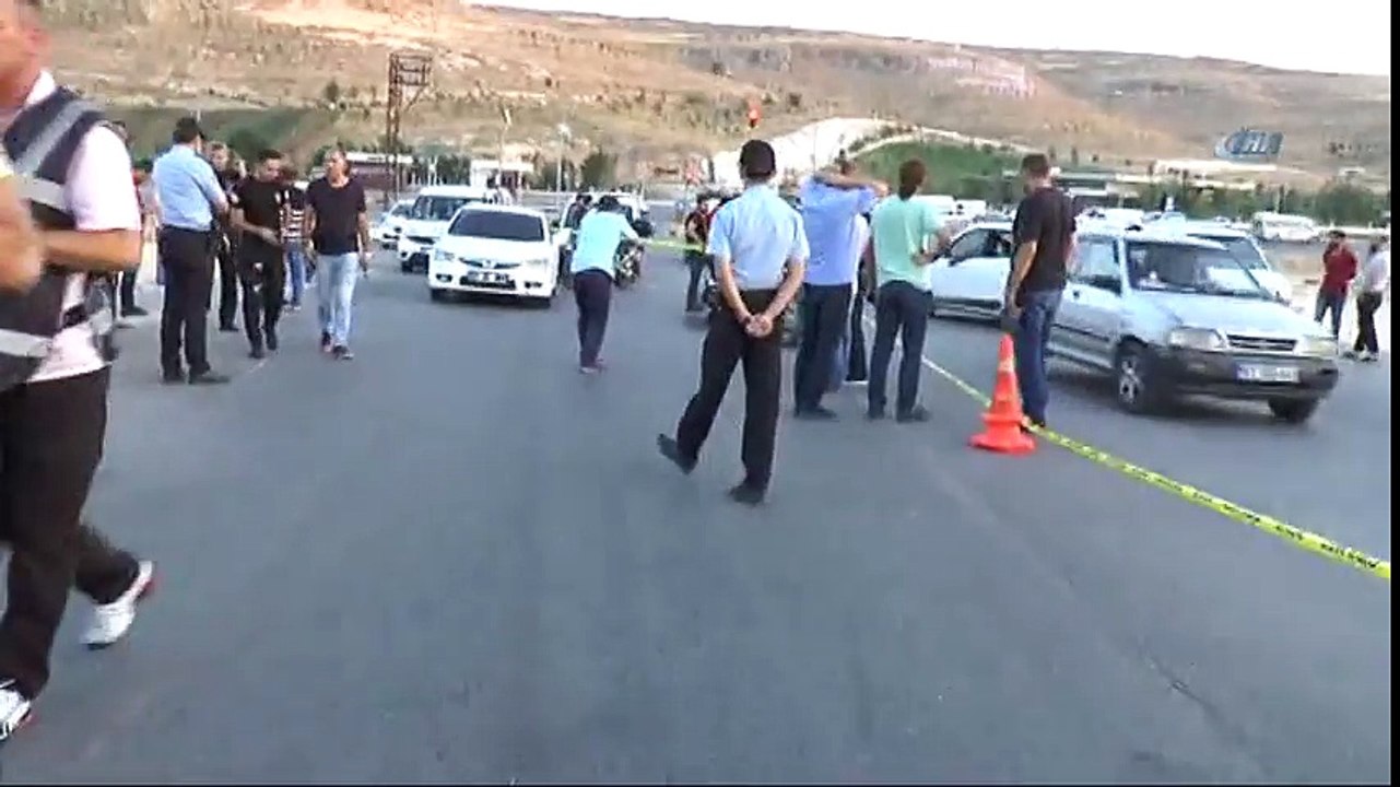 Cinayet Zanlısı İle Polis Arasında Çatışma: 1'i Polis, 2 Yaralı