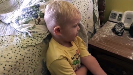 Regardez le bazar qu'a mis ce gamin dans la chambre des parents