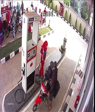 پیٹرول پمپ پر ہونے والے خوفناک حادثے کی ویڈیو دیکھیں۔ ویڈیو: سہیل بٹ۔ لاہور