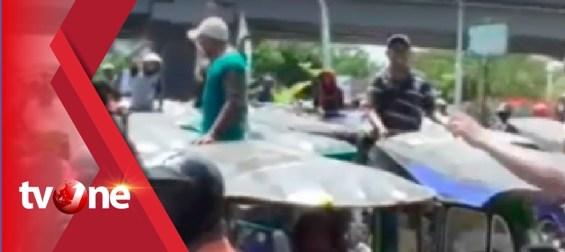 Ratusan Pengemudi Becak Motor Berunjuk Rasa dan Menghadang Taksi Online di Makassar