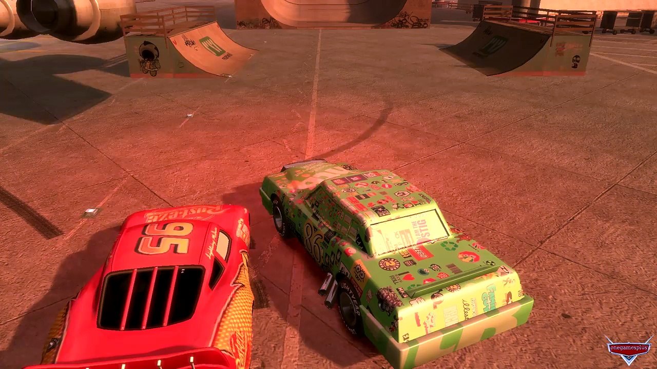 Batalla coches polluelo épico rey parque venganza pista de carreras truco Dinoco 43 vs hicks disney pixar