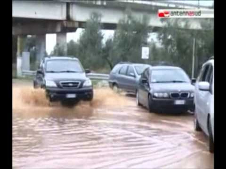 TGSRV 19 11 2013 Ondata di maltempo sul tarantino, danni e disagi alla circolazione