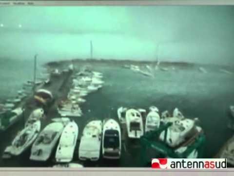 TG 20.11.13 Tromba d'aria si abbatte su Gallipoli, danni per 15 milioni di euro.