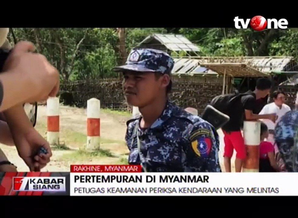 Pertempuran Myanmar, Warga Rohingya Kabur ke Bangladesh