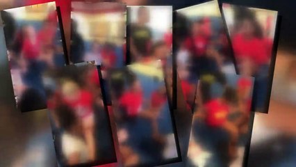 Une cheerleader est forcée à faire un grand écart