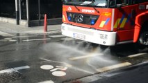 Les pompiers nettoient la rue de Tourcoing