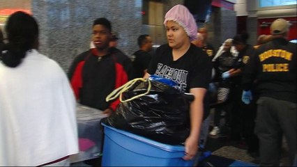 Thousands seek shelter from floods after Harvey