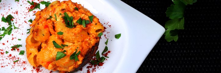 فيديو طريقة عمل أكواب المعكرونة الحارة بالجبن المذهلة