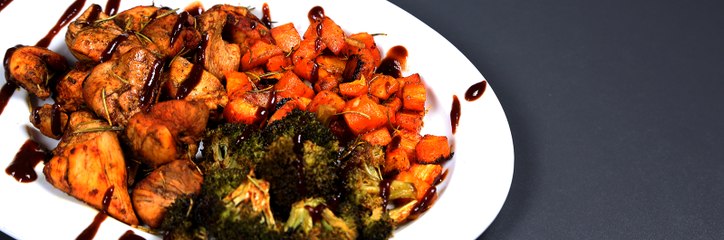 فيديو طريقة عمل الدجاج بإكليل الجبل والخضار