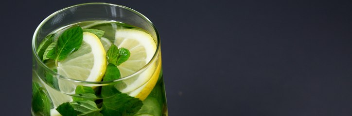 تعلمي صنع هذا العصير المزيل للسموم بالفيديو