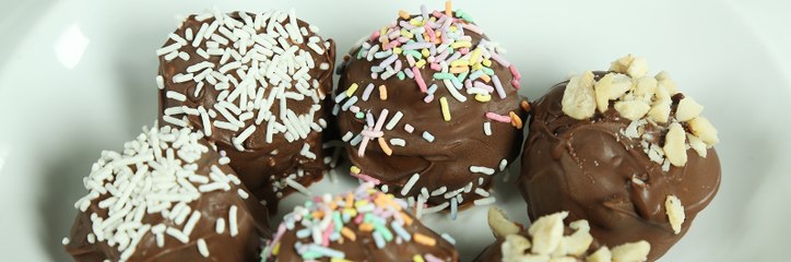 طريقة عمل ترافل الشوكولاته بالفيديو