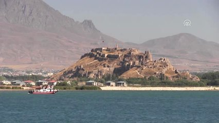 Van Gölü'nde Temizlik Çalışması