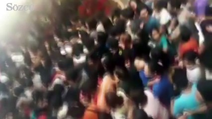 Filipinler, indirimli hamburger için birbirini ezdi