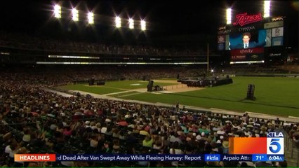 Joel Osteen Opens Megachurch to Flood Victims After Controversy