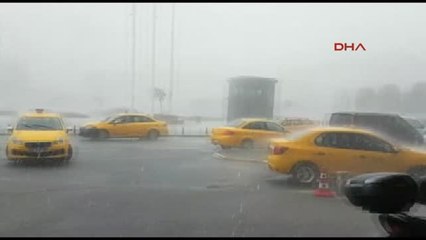 Taksim Meydanı'nda Kuvvetli Yağış