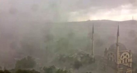 Son Dakika... İstanbul'da Beklenen Sağanak Yağış ve Fırtına Başladı!