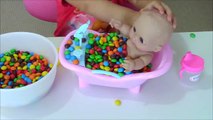 Узнайте цвета Детка кукла ванна время м шоколад Конфеты и цвета сюрприз Яйца