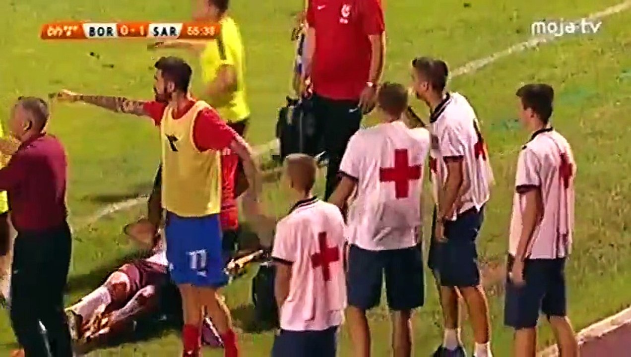 FK Borac - FK Sarajevo / Sramotno - Povrijeđenog igrača Sarajeva bacili