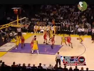 Kobe Bryant goes behind-the-back of Yao Ming