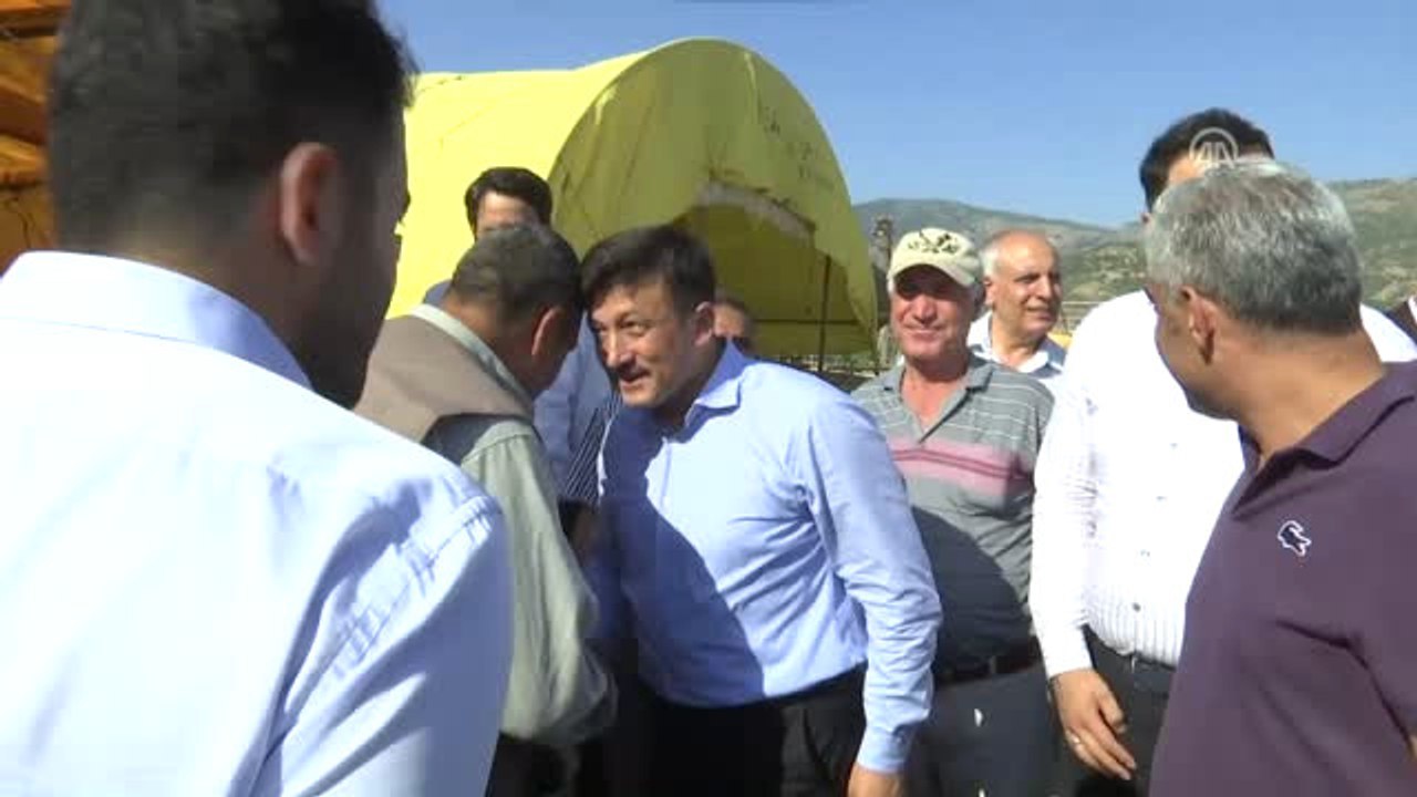 AK Parti Genel Başkan Yardımcısı Dağ'ın Kurban Pazarını Gezdi