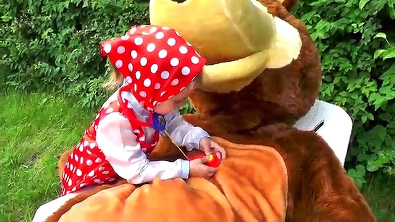 Маша и Медведь МИША ЗАБОЛЕЛ УКОЛ от Маши Новые Серии Маша и Медведь Masha and the Bear Com