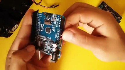 Arduino Project 09: Smartphone Controlled Arduino Robot Car via Bluetooth