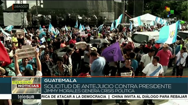 Guatemaltecos protestan y exigen un antejuicio al presidente