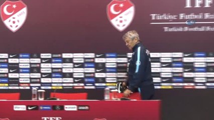 Mircea Lucescu: "Sadece Aptallar Fikirlerini Değiştirmezler" -1-