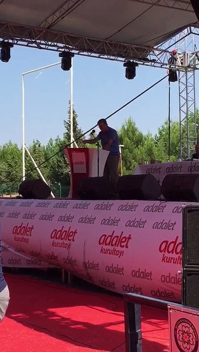 Vatan sağ olsun diyerek vatanı sattılar, vatan bir kere de sol olsun!