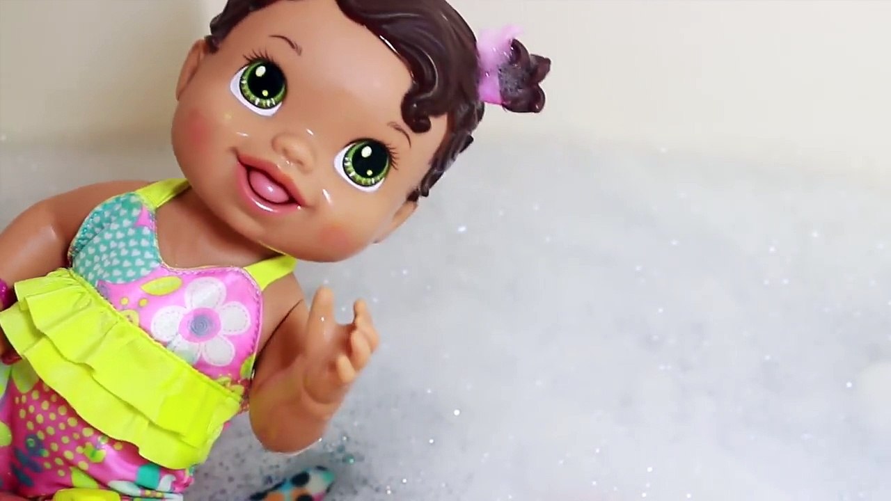 Baby Alive Bath Time ❤ Color Water MESSY PAINT Swimsuit Makeover Bubble Bath CRAYOLA Tooth