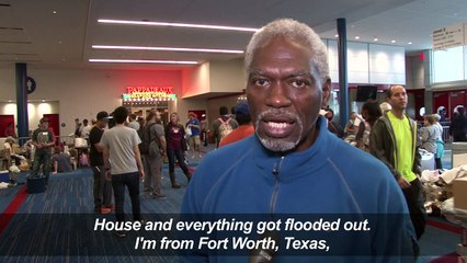 Thousands of evacuees take shelter from Texas flooding (2)