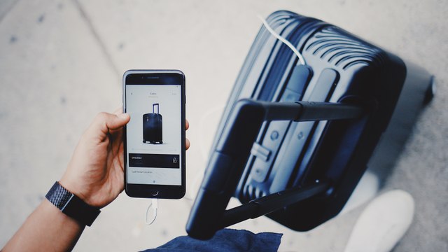 Never freak about losing your luggage again with this GPS tracking travel set